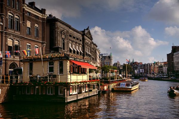  עידן חדש של מלונות: הסעות מוסדרות באמסטרדם