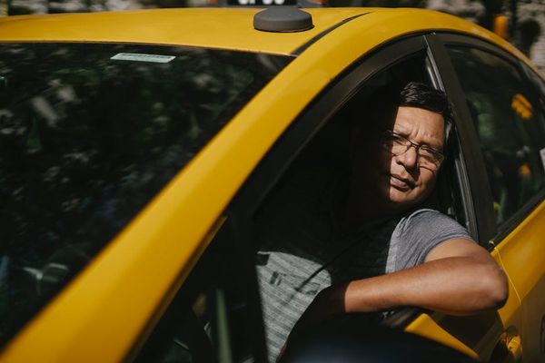 Tim Samuel באתר PEXELS נהג הסעות עובדים מומחה בנס ציונה