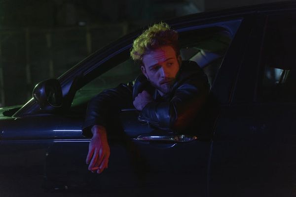  נהג להסעות עובדים בלילה: העבודה שלא נפסקת