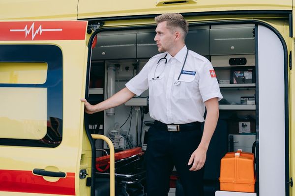 מומחה להסעות לוגו: לטפל בתנועה שלך באופן מקצועי