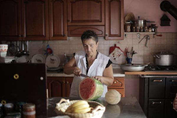 Andrea Piacquadio באתר PEXELS מומחה לפרי הסעות בהרצליה: סודות המקצוע