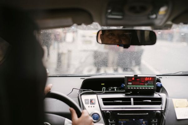 Tim Samuel באתר PEXELS מקצוען הסעות בנירים – תפקיד לא רגיל